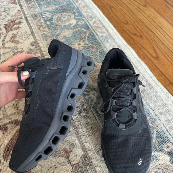 On Running Black Athletic Shoes Women’s - Picture 4 of 10